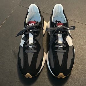 New Balance 327 women’s size 9 Casual sneakers  Black Gray NWOB